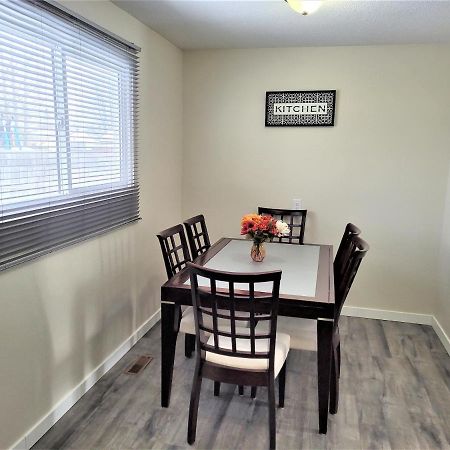 Cozy 4 Bedroom Townhouse - Peaceful Feel Of Home Winnipeg Eksteriør bilde