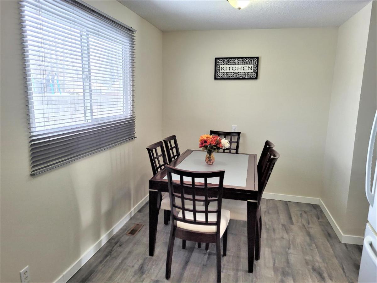 Cozy 4 Bedroom Townhouse - Peaceful Feel Of Home Winnipeg Eksteriør bilde